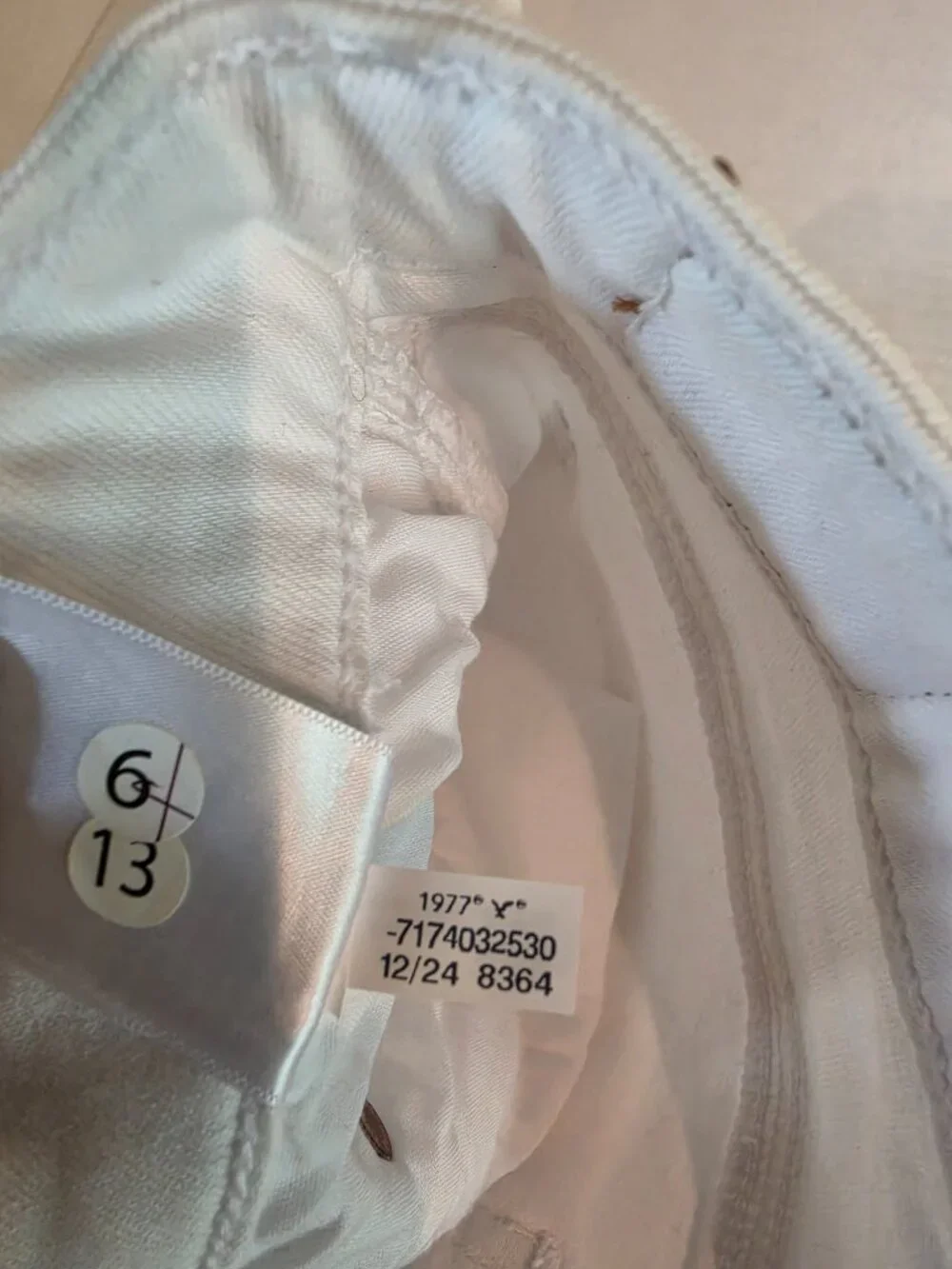 American Eagle Low Rise Baggy White Denim Shorts Size 8 NWOT